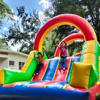Inflable infantil colorido