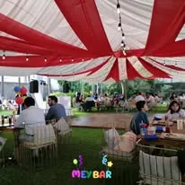 Carpa y mobiliario para evento infantil